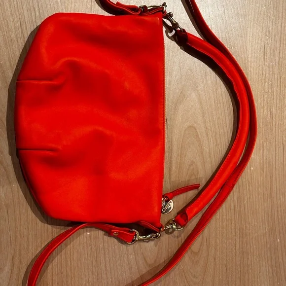 Clare V. Petit Moyen - Picture 7 of 8